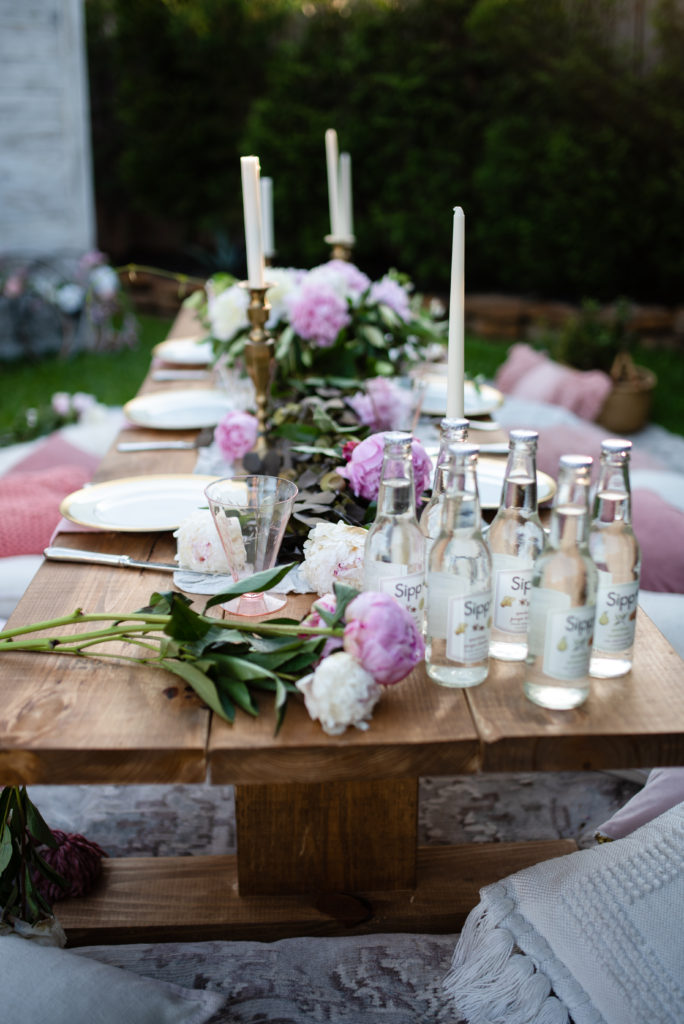 outdoor summer party tablescape