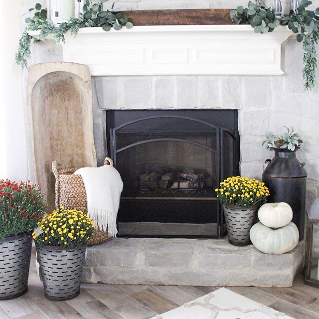 how to decorate a neutral fall mantle