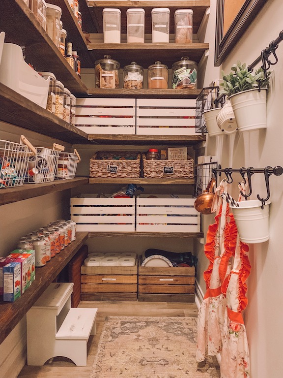 HOW TO ORGANIZE YOUR PANTRY IN 5 EASY STEPS