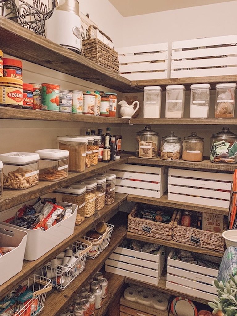 HOW TO ORGANIZE YOUR PANTRY IN 5 EASY STEPS