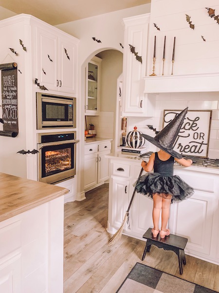 halloween kitchen decor