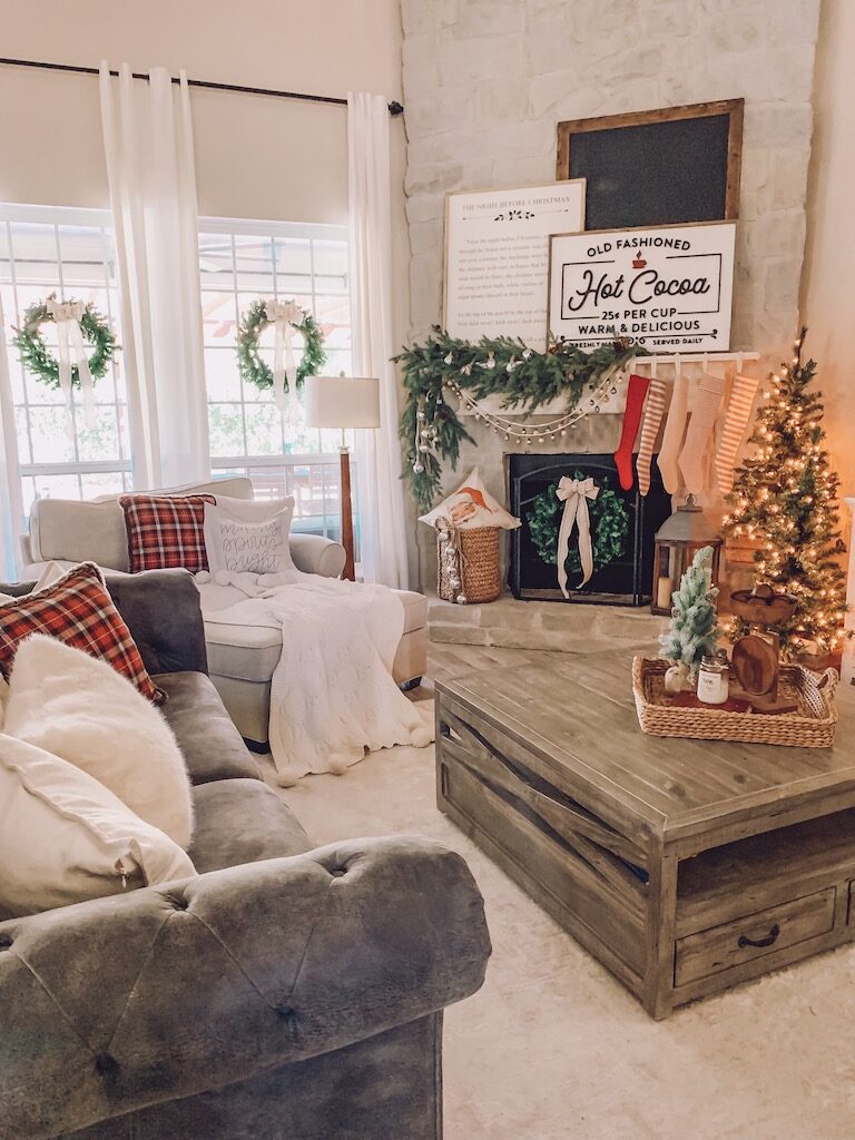 Simple and Cozy Christmas Apartment Decor – That Lemonade Life