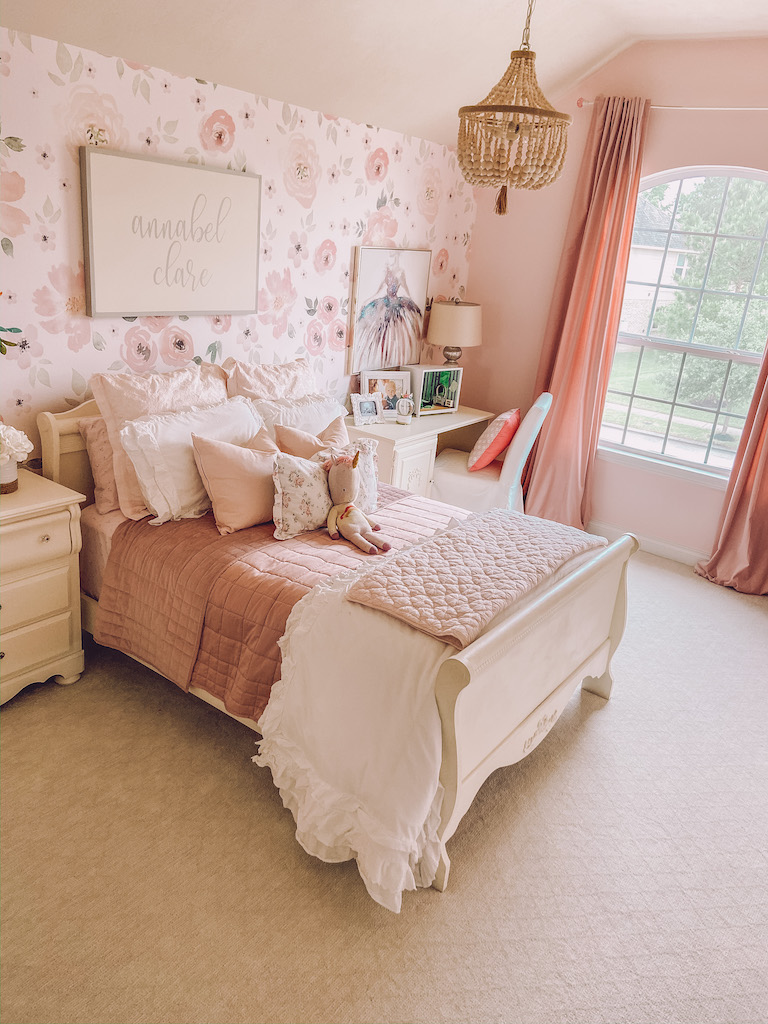 girls bedroom floral decor