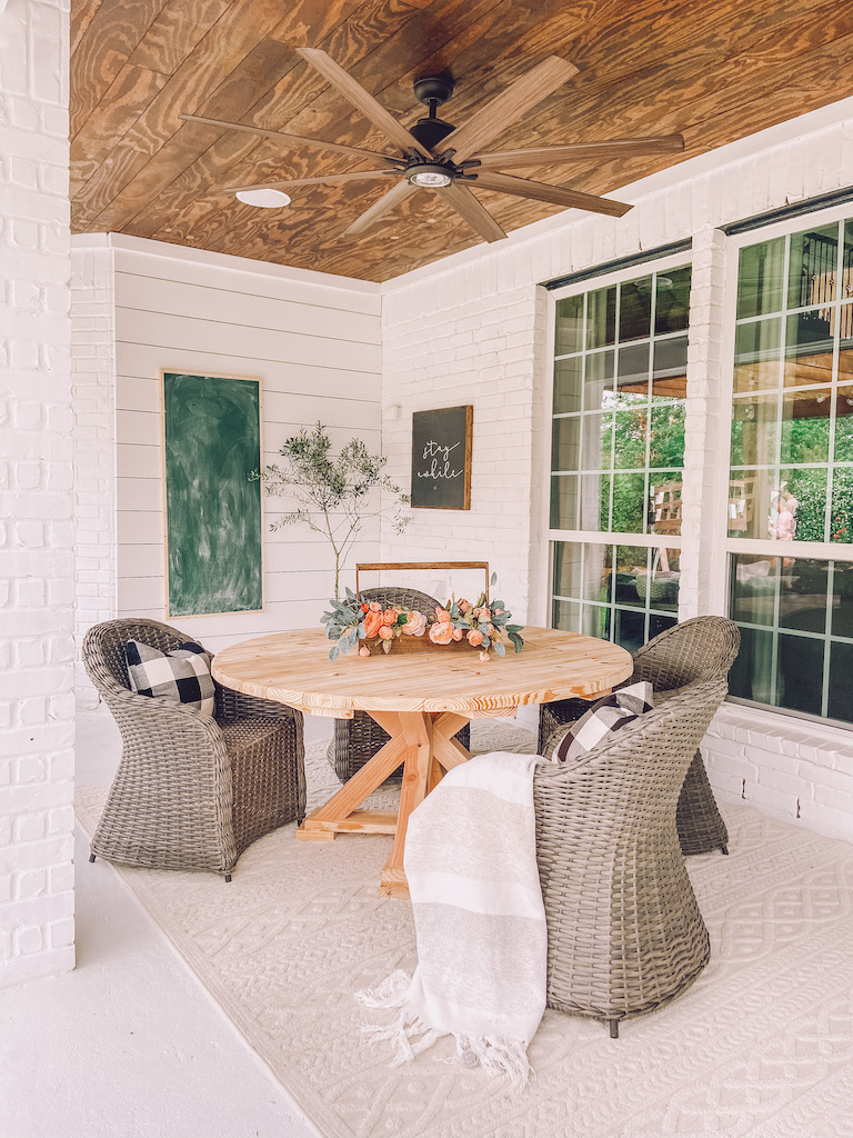 Diy Round Farmhouse Table With Free, How To Build A Round Farmhouse Dining Table