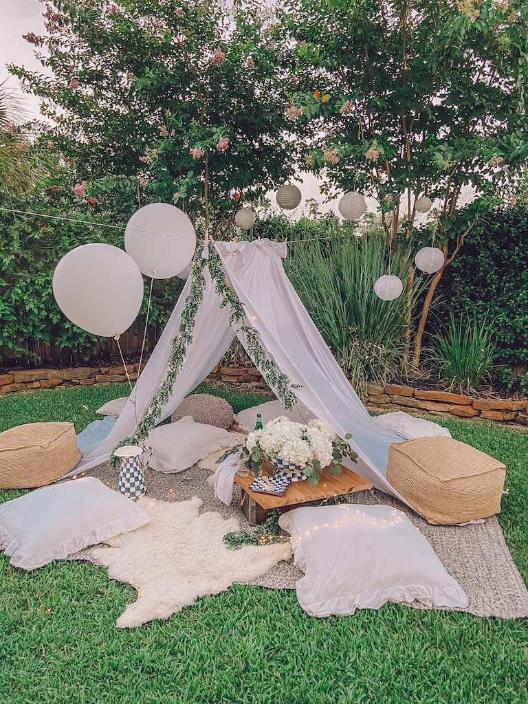 How to Create a Perfect Outdoor Picnic this Summer -