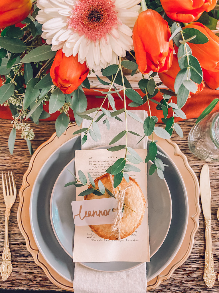 How to Set a Beautiful Thanksgiving Table