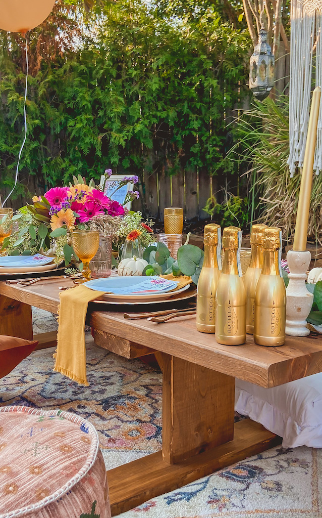 outdoor bohemian friendsgiving
