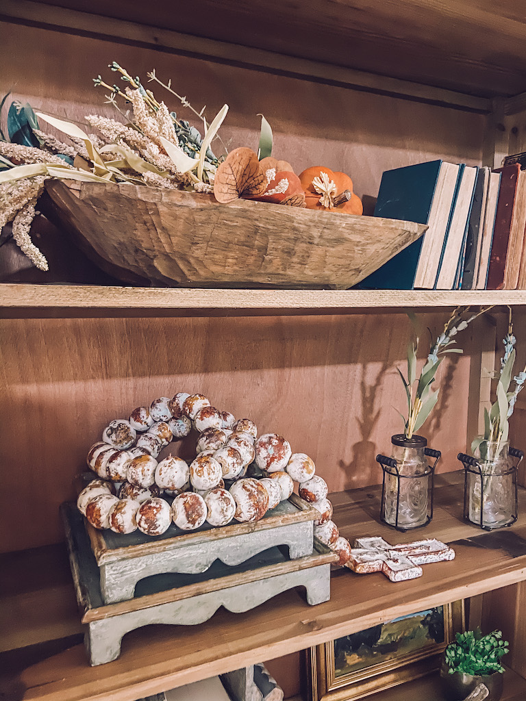 bookcase shelf styling tips