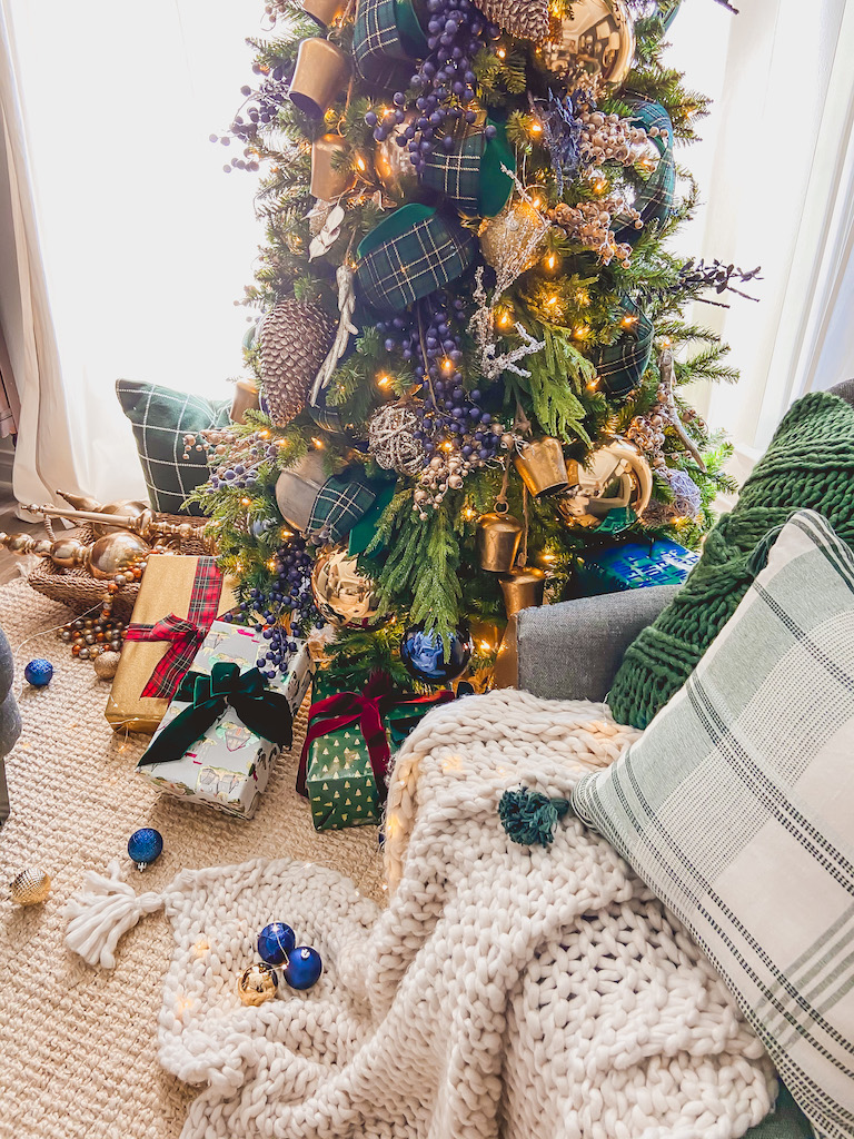 green and gold christmas decor