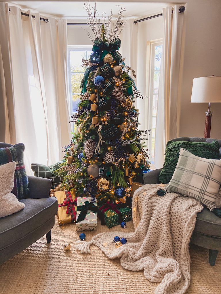 Create a Pretty and Plaid Christmas Tree