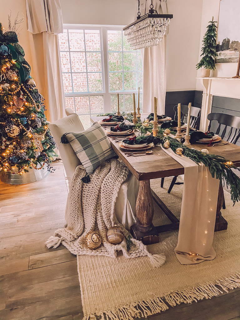 simple christmas table