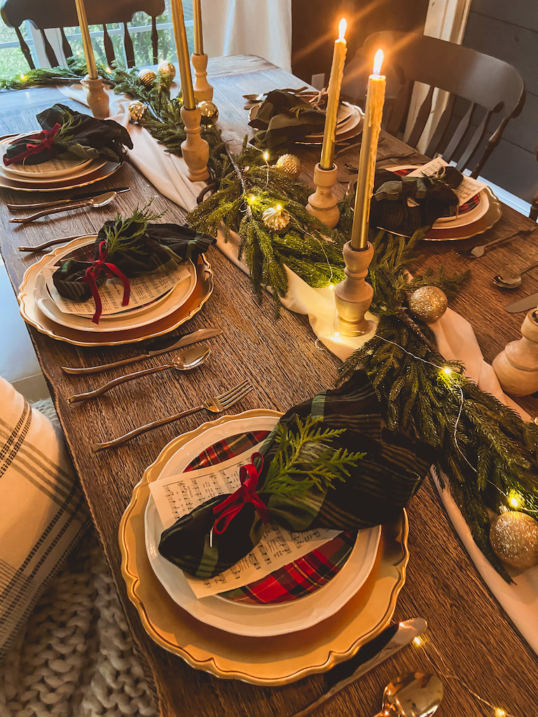 Simple Christmas Table Decor Ideas