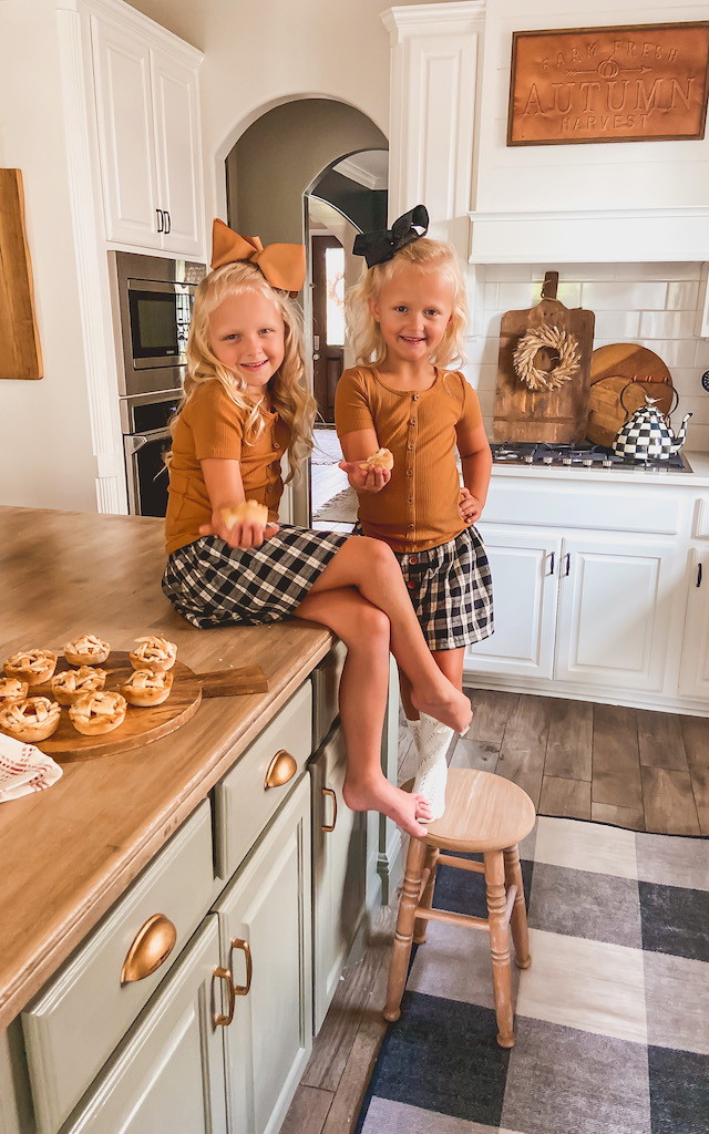 easy mini apple pies fall dessert