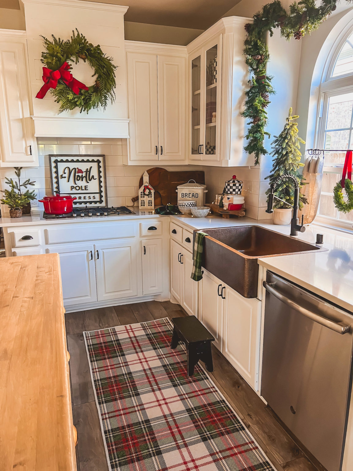 How to Create a Holiday Festive Kitchen