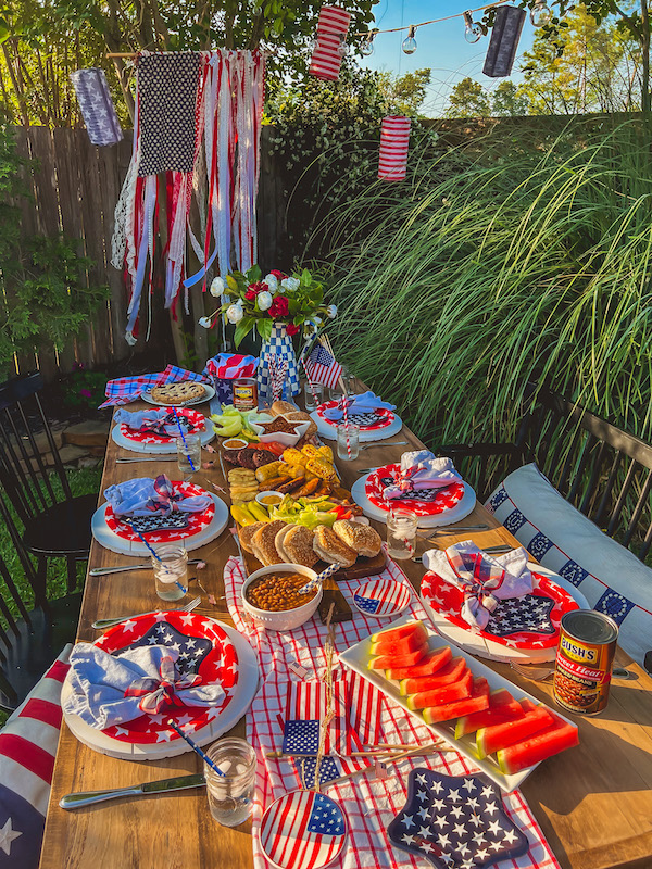 patriotic party, outdoor picnic, 4th of july party idea