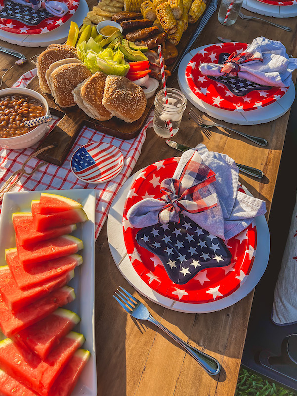 memorial day food ideas, patriotic food, diy burger bar, 4th of july place setting