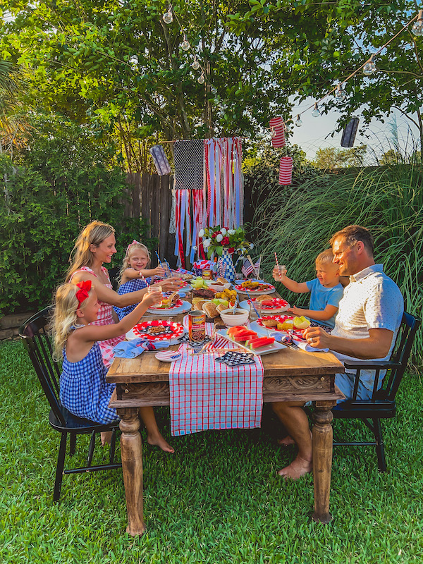 patriotic party, memorial day ideas, outdoor summer table