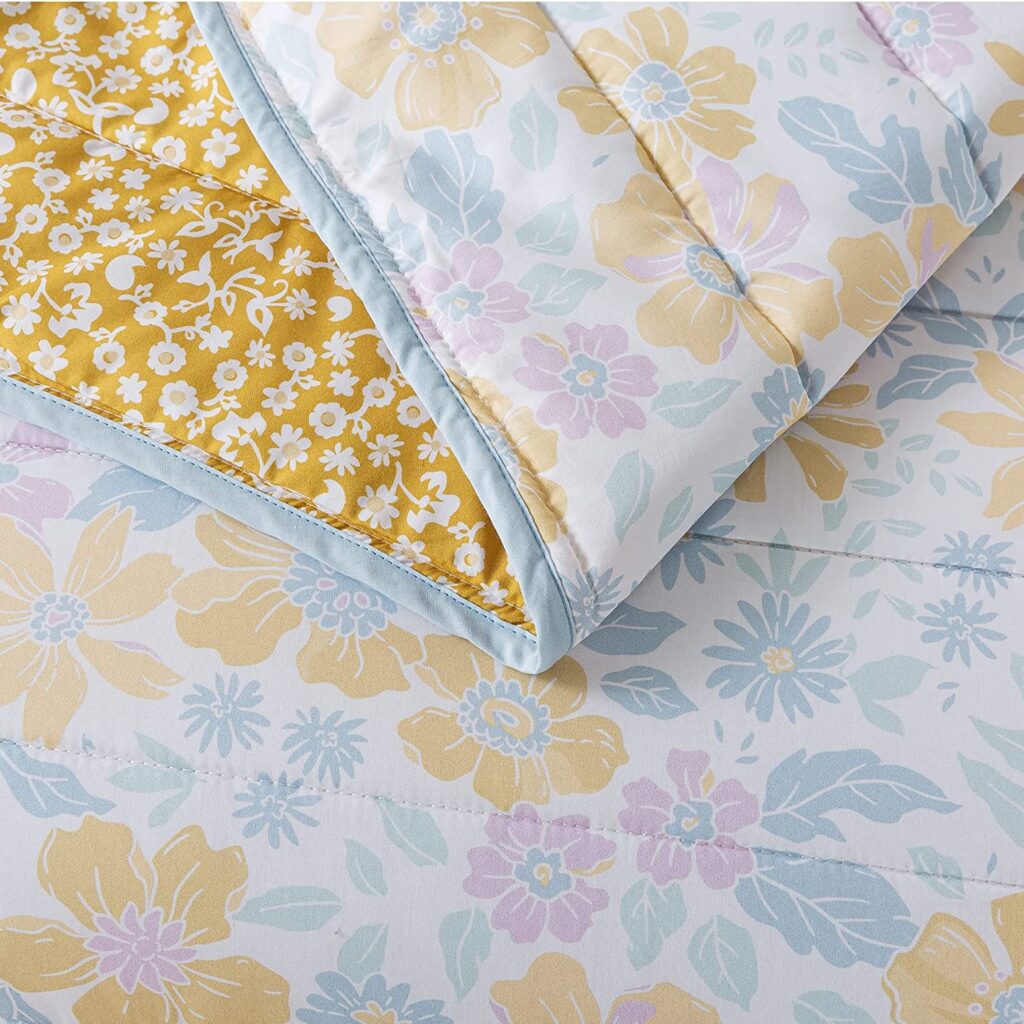 Cloe-Up of Reversible Floral Quilt