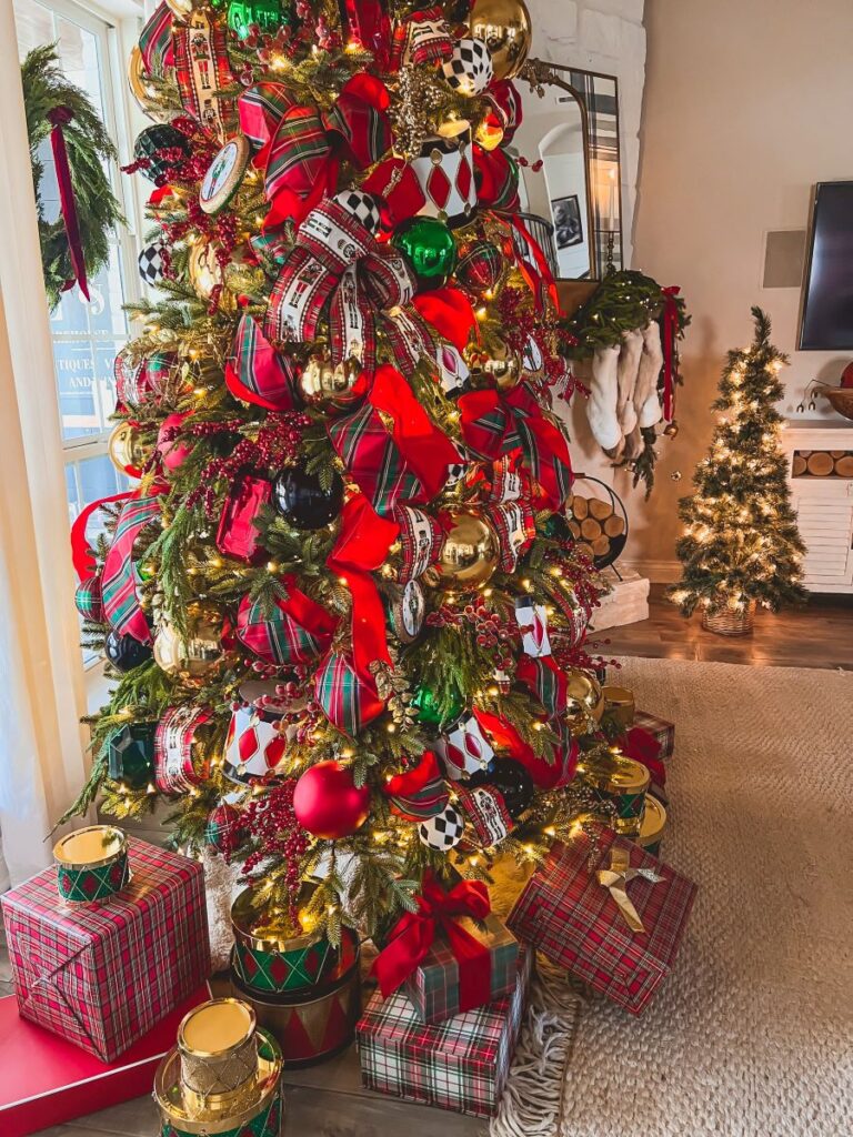 christmas trees decorating ideas with ribbon