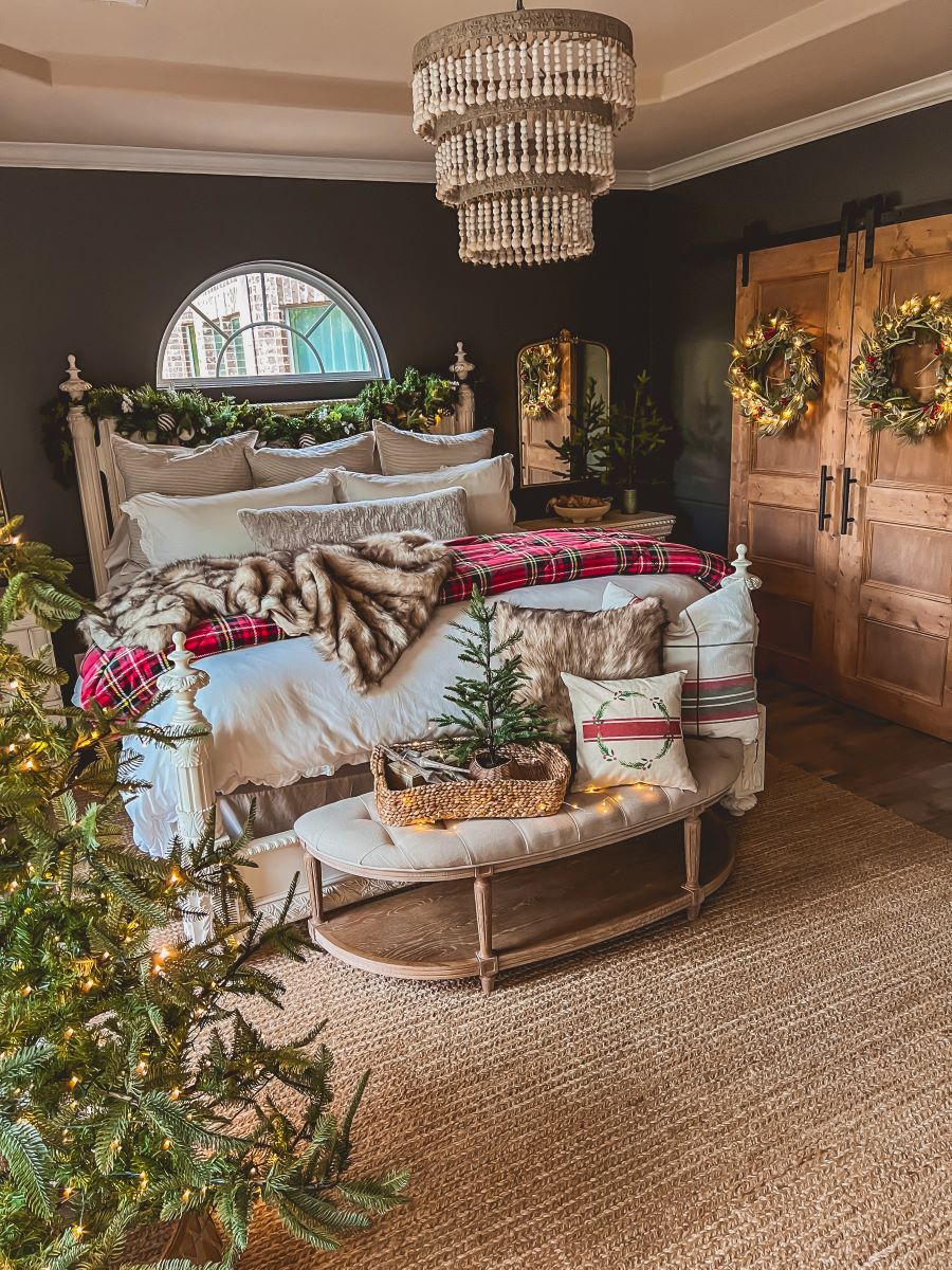 Easy and Inexpensive Ways to Decorate Bedrooms for the Holidays