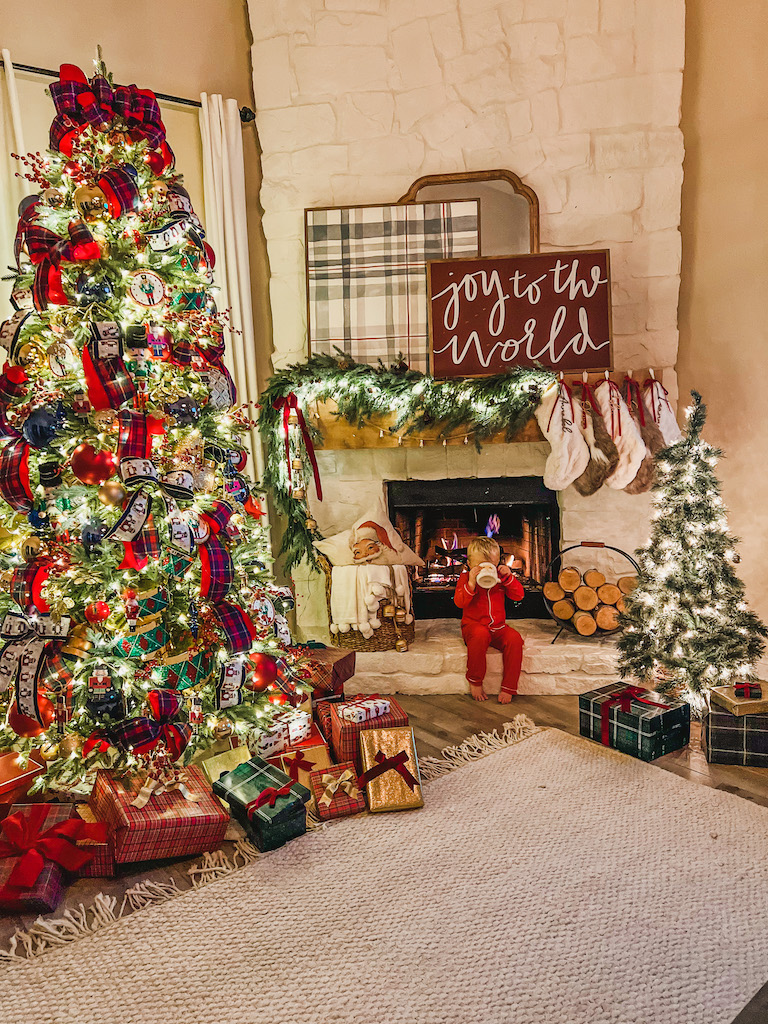 Living Room Decorated for Christmas