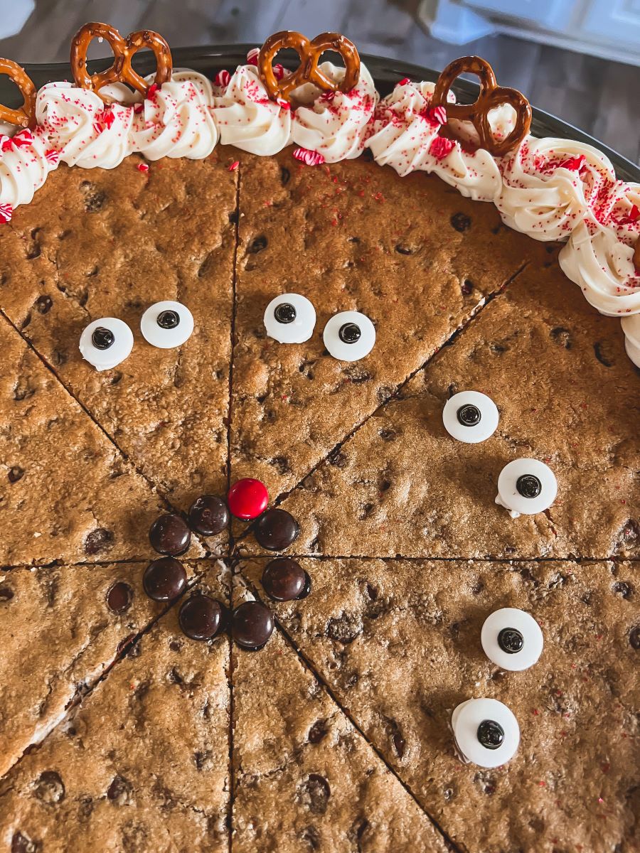 How to Make an Adorable Reindeer Cookie Cake in Minutes