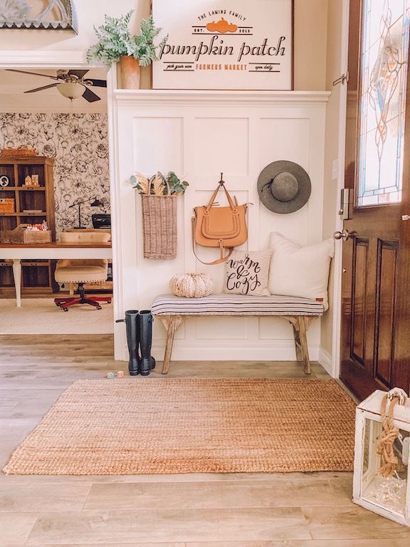 Entryway decorate with fall accents