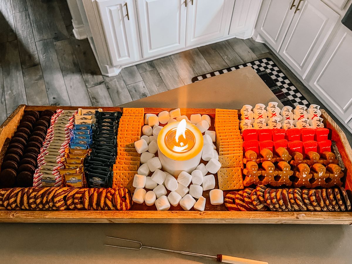 How to Make a Sweet Holiday S’mores Board!