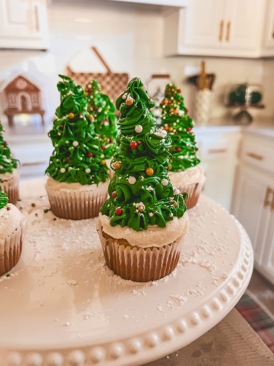 You’ll Love This Easy Christmas Tree Cupcake Hack!