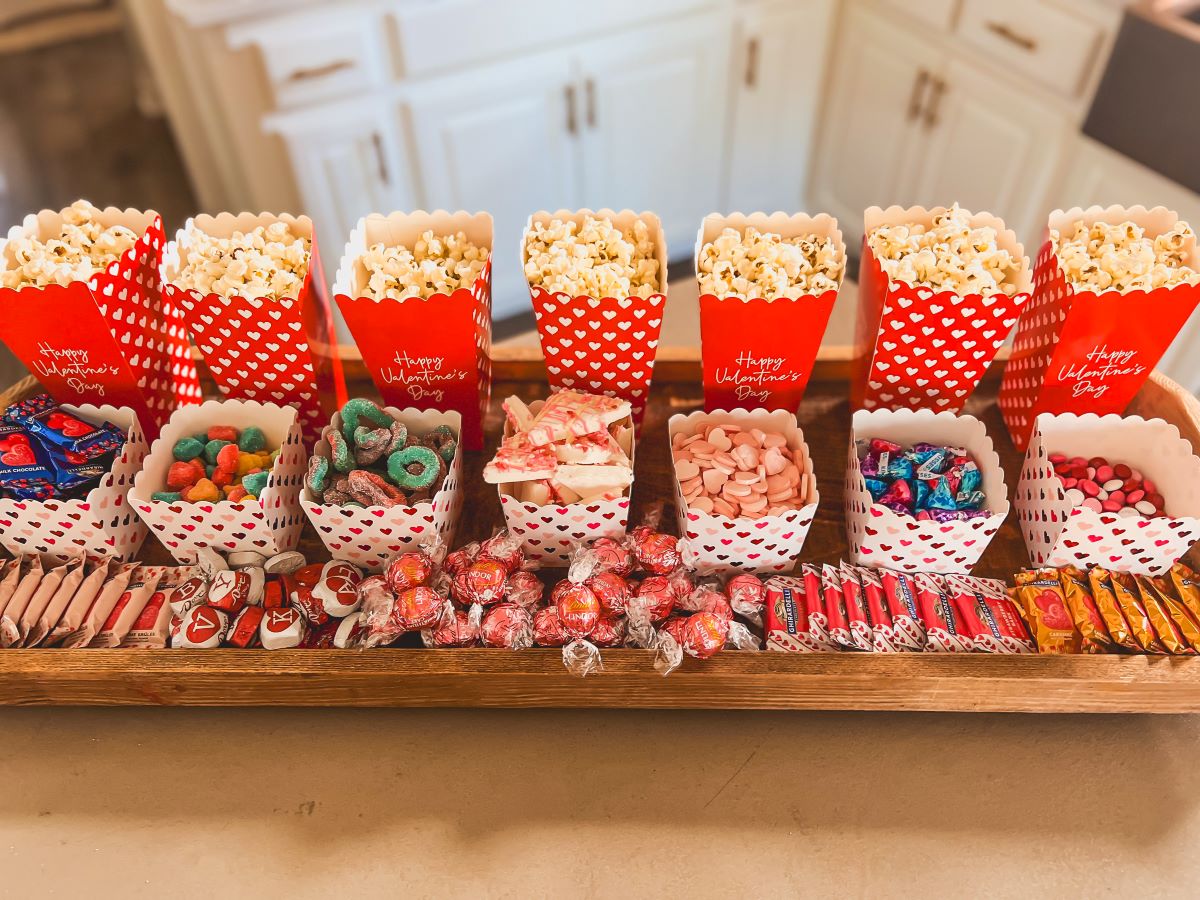How to Make a Sweet Valentine’s Day Movie Night Board!
