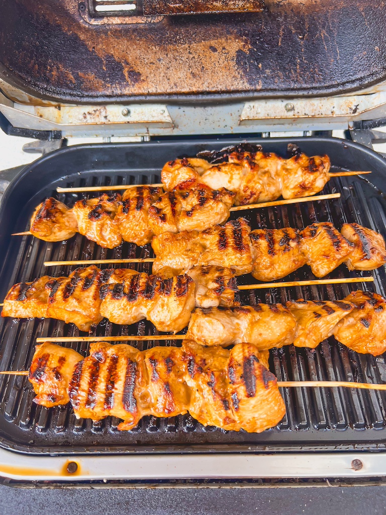 finished bang bang chicken skewers on the grill 