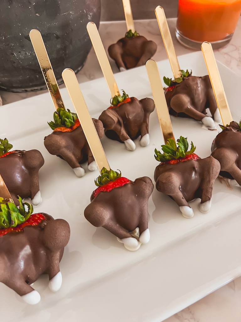 Chocolate Covered Strawberry Turkeys (Easy Thanksgiving Treat)