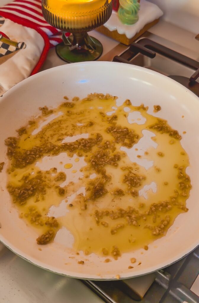 garlic and olive oiil in a pan