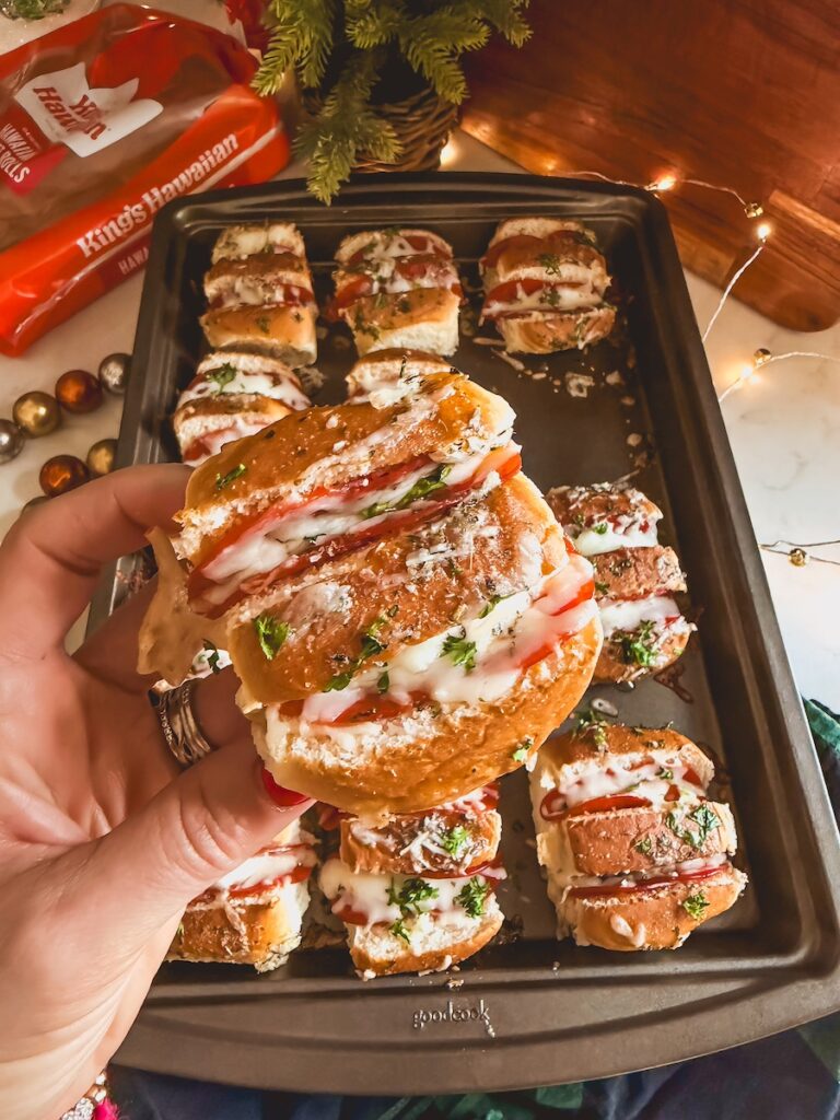 pull apart pepperoni pizza rolls with kings hawiaan bread