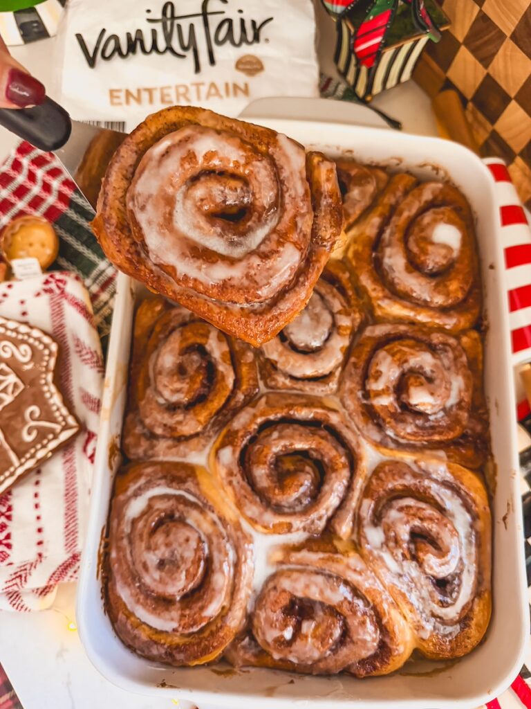 viral gingerbread cinnamon rolls 