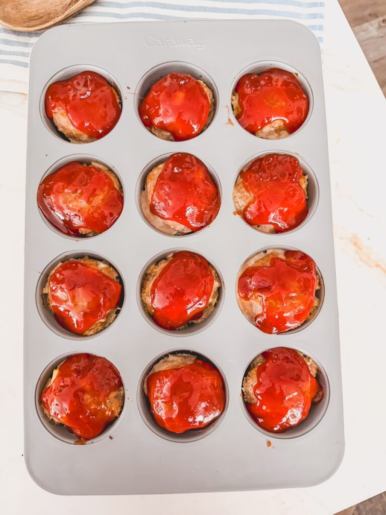 mini meatloaf muffins in muffin tin