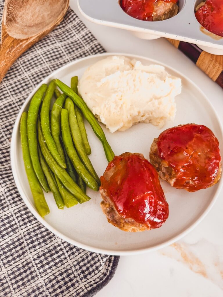 Mini Meatloaf Muffins (Easy, Juicy & Family-Friendly Dinner Recipe)