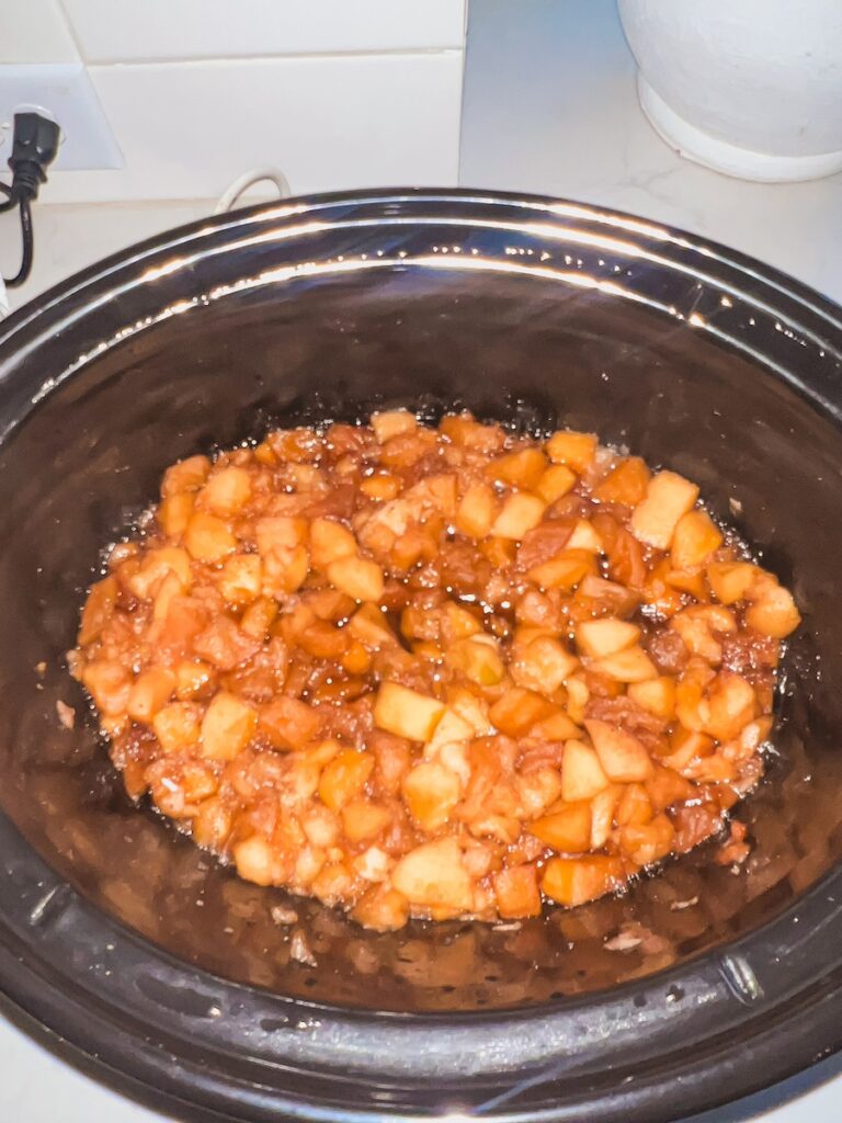 apples, puree and spices cooking base of slow cooker